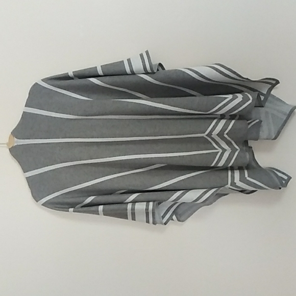 Dillards ALL Open Poncho Blanket Shawl One Size Gray White - Picture 2 of 4